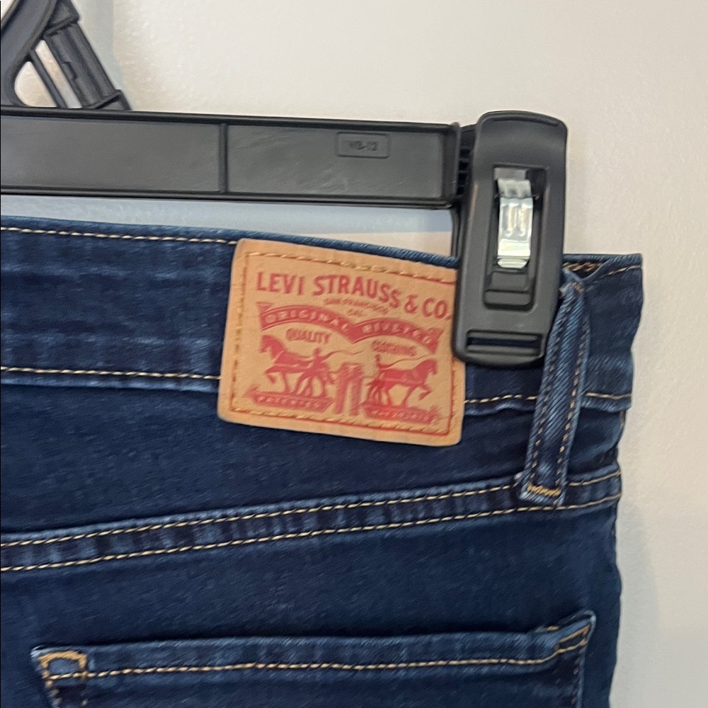 Sold!! Women's Levi’s 711 skinny Dark Blue Jeans - Picture 3 of 7